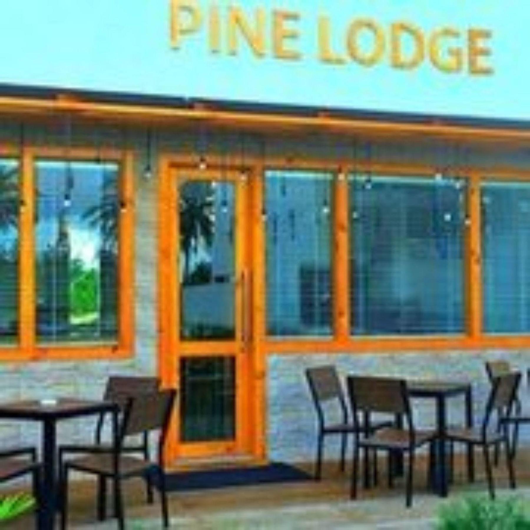 Pine Lodge Male Exterior photo